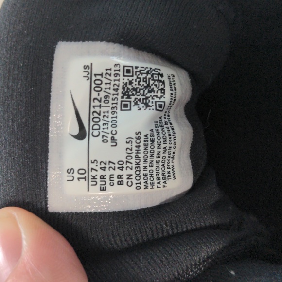 Women's Nike Legend Essential Running Shoe - Picture 8 of 8